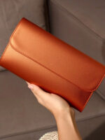 Bolso de Mano Metálico con Cadena Dorada – Modelo 0865 (25x15x3 cm, 350g) | Venta al por Mayor - Image 2