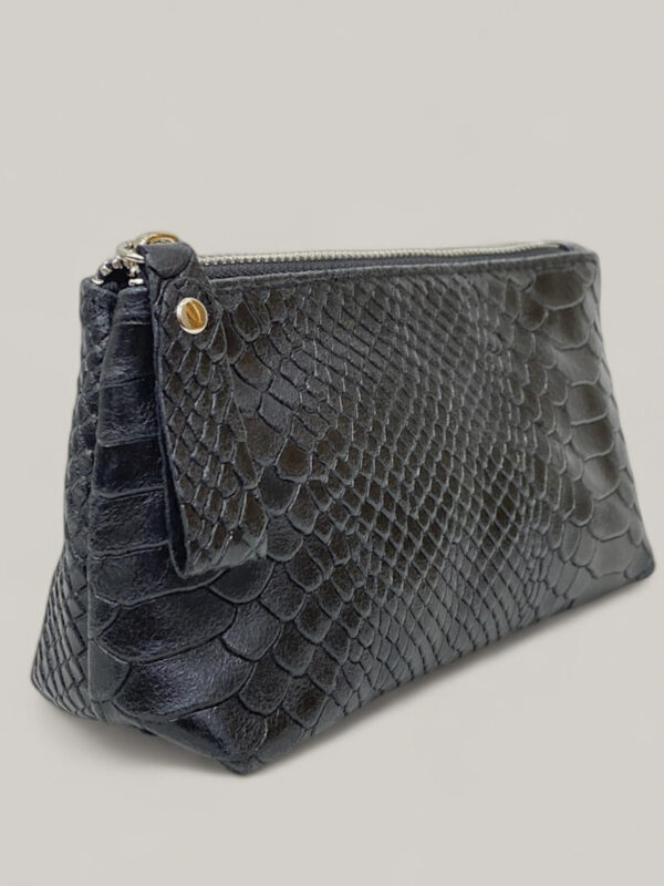 B069 Neceser de Piel Negro con Textura Reptil – Monedero de Lujo Hecho en Italia | Venta al por Mayor - Image 1