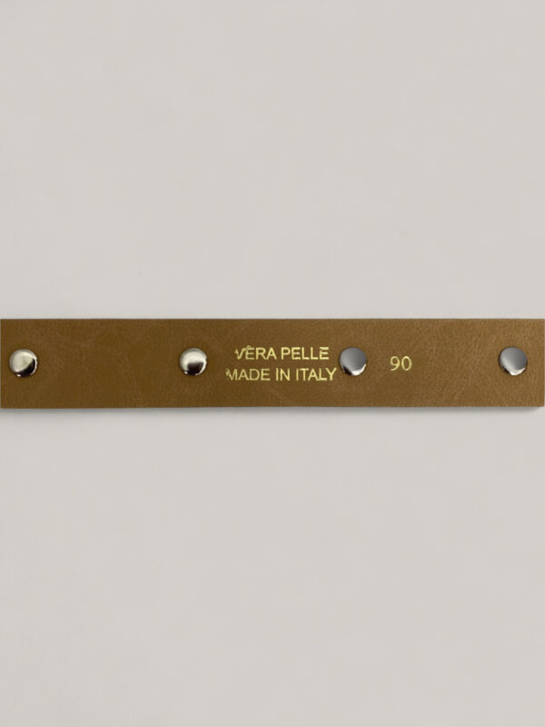 Cinturón de Piel para Mujer Blanco con Hebilla Plateada y Tachuelas – Hecho en Italia – Modelo C027 | Venta al por Mayor - Image 2