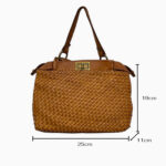 Bolso de piel italiana trenzada color camel con cierre metálico estilo Venecia 20274 - Image 3