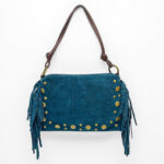 Bolso bandolera de piel serraje con tachuelas doradas y flecos – Verde botella 1369