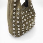 Bolso de Hombro de Piel con Tachuelas Metálicas – Estilo Moderno y Sofisticado 1398 - Image 4