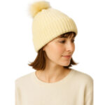 Gorro de invierno beige con pompón de pelo sintético y forro polar para mujer FG-22D206