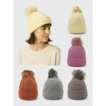 Gorro de invierno beige con pompón de pelo sintético y forro polar para mujer FG-22D206 - Image 5