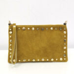 Bolso bandolera de piel serraje con tachuelas doradas – color rojo – (Mod. 0997 ) - Imagen 2