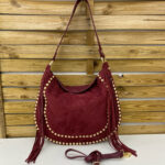 Bolso maxi boho de piel ante burdeos con borlas y tachuelas doradas edición premium – (Mod. 1364 )