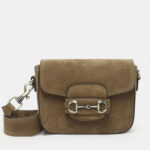 Bolso bandolera de ante italiano con herraje ecuestre metálico – hecho en Italia (Modelo 1383) - Imagen 2