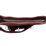 Bolso Bandolera de Ante con Flecos y Tachuelas – Color Burdeos – (Mod. 1395) - Imagen 3