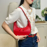 Bolso Media Luna de Piel Italiana con Asa Corta – Color Burdeos – (Mod. 10003) - Imagen 2