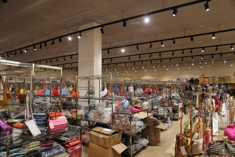 🎄 Esta Navidad, impulsa tus ventas con Bolsos Flora 2025 2