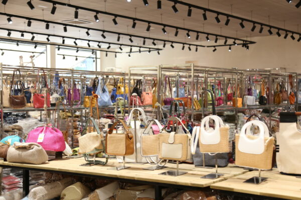 Bolsos al por mayor en Cobo Calleja Madrid 1